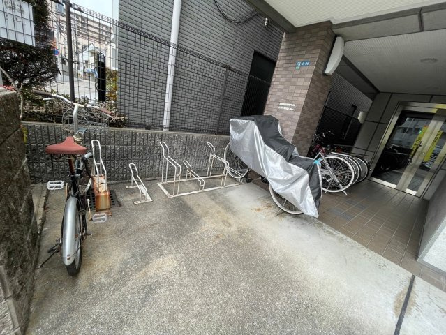 マイステージ逆瀬川のエントランス|落ち着いたエントランスです