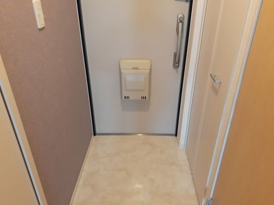 【玄関】 | グラース滝井 | 収納もある玄関です