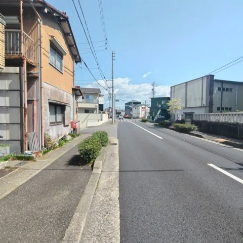 ６６７９２　岐阜市八代２丁目土地の前面道路含む現地写真