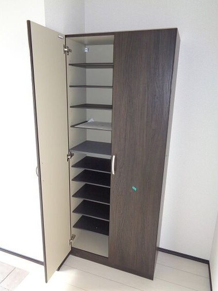 グリーンヒルズ大堤B棟の玄関