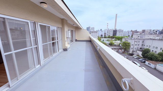 ★仲介手数料半額★まんしょん中目黒（戦争終了後の不動産上昇前に検討しましょう）のバルコニー