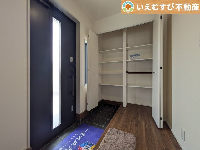 Livele Garden.S　大泉第16寄木戸の玄関|大容量シューズクローゼット
たっぷりの玄関収納が付いているので家族みんなの靴がしっかり片付きます♪