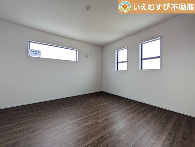 Livele Garden.S　大泉第16寄木戸の洋室|シンプルで明るいお部屋
2面採光で日当り良好！シンプルなお部屋なので自分で家具を選ぶのが楽しみですね！