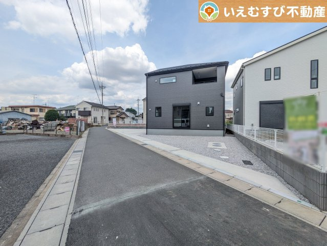 Livele Garden.S　大泉第16寄木戸の前面道路含む現地写真|充分な広さの4ｍ前面道路
間口が広くお車の出し入れも問題なく行えるスペースが確保されています♪