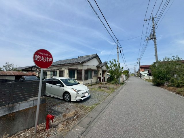 -三丁目不動産-　深谷市中瀬　売地の前面道路含む現地写真