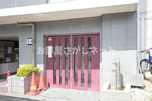 Le-lion牛込柳町【おとり物件なし】#学生・社会人にオススメ！初期費用分割払いOK！のエントランス