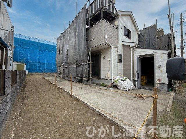 平塚市黒部丘　売地　全３区画の外観|4月13日撮影　解体中　現地外観