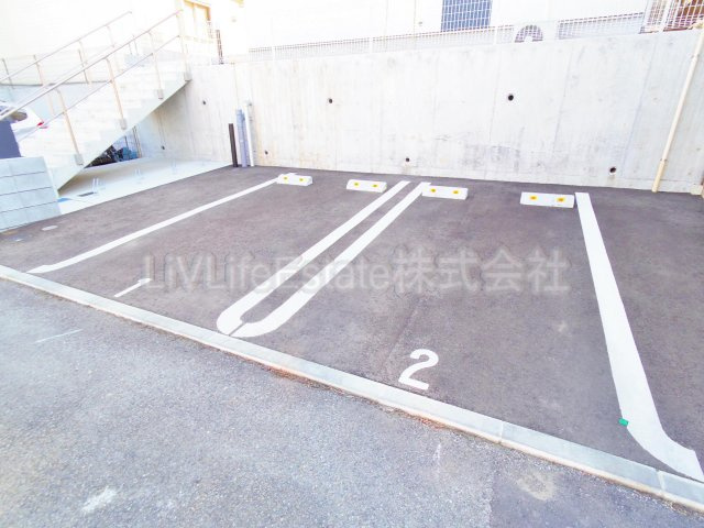 クレスト桜の駐車場