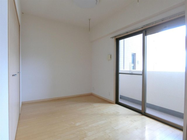 ロイヤルタワー花畑駅前の寝室|同物件の別号室のお部屋です。現況を優先とします。