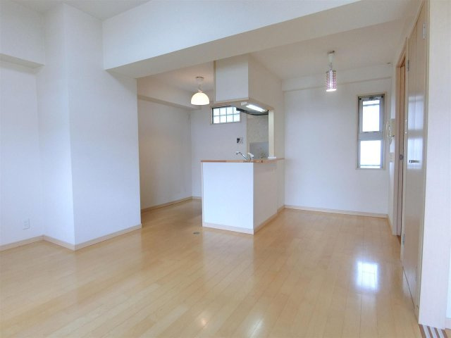 ロイヤルタワー花畑駅前の居間・リビング|同物件の別号室のお部屋です。現況を優先とします。