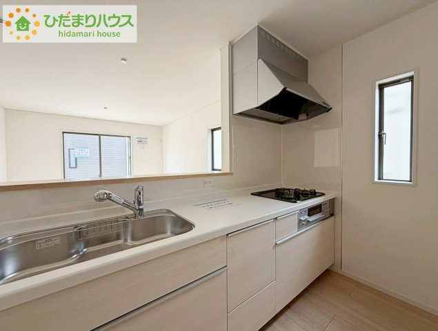 いわき市平第21　新築戸建　1号棟のキッチン|カウンターは少し高くなってますので、手元が隠れて来客からは見えにくくなってます♪