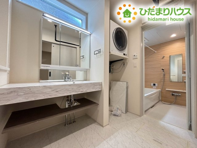 鴻巣市吹上本町2丁目　新築一戸建て　ブルーミングガーデン　01の独立洗面台