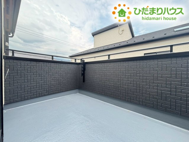 鴻巣市吹上本町2丁目　新築一戸建て　ブルーミングガーデン　01のバルコニー