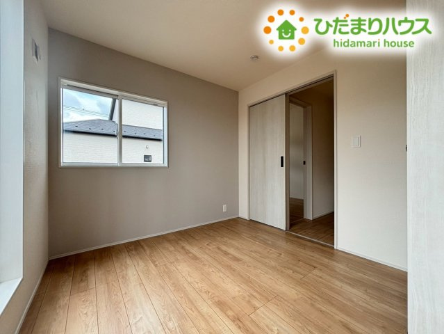鴻巣市吹上本町2丁目　新築一戸建て　ブルーミングガーデン　01の洋室