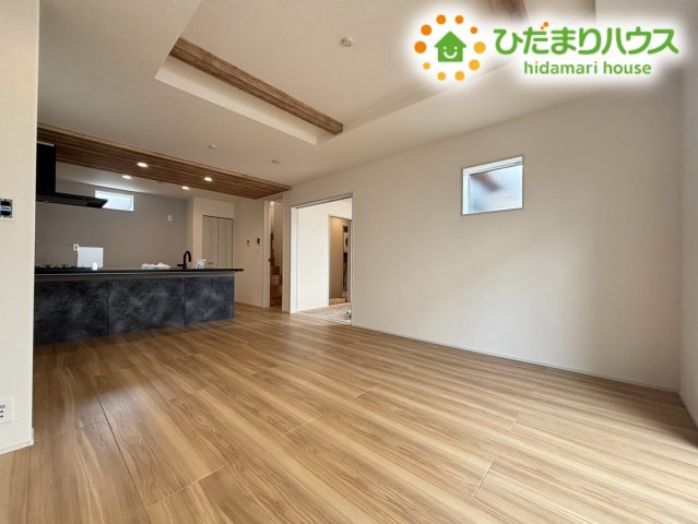 鴻巣市吹上本町2丁目　新築一戸建て　ブルーミングガーデン　01の居間・リビング
