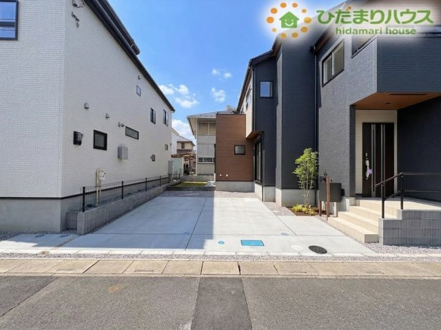 鴻巣市吹上本町2丁目　新築一戸建て　ブルーミングガーデン　01の駐車場