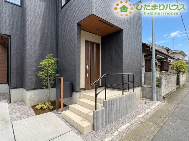 鴻巣市吹上本町2丁目　新築一戸建て　ブルーミングガーデン　01の玄関