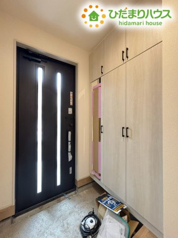 鴻巣市吹上本町2丁目　新築一戸建て　ブルーミングガーデン　01の玄関