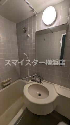 横浜市西区北軽井沢の賃貸マンションの洗面所