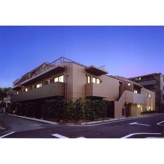 【外観】 | 鉄筋コンクリート造のがっちりとした建物。