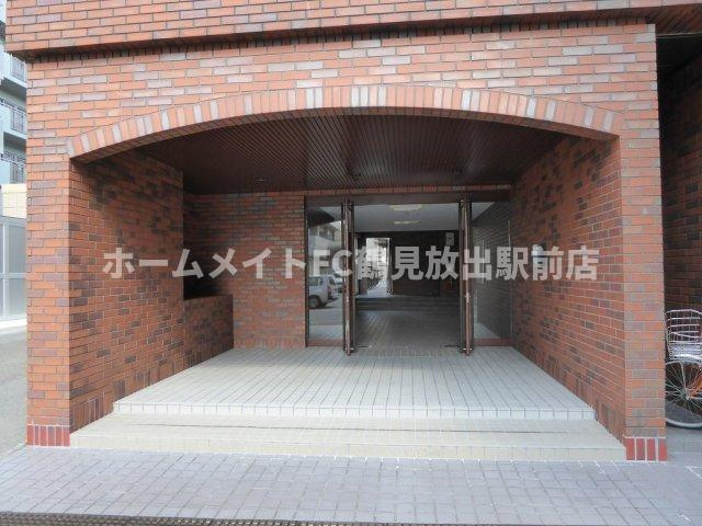 大阪市鶴見区諸口３丁目の賃貸マンションのエントランス