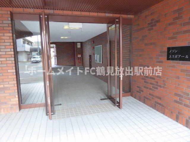 大阪市鶴見区諸口３丁目の賃貸マンションのエントランス