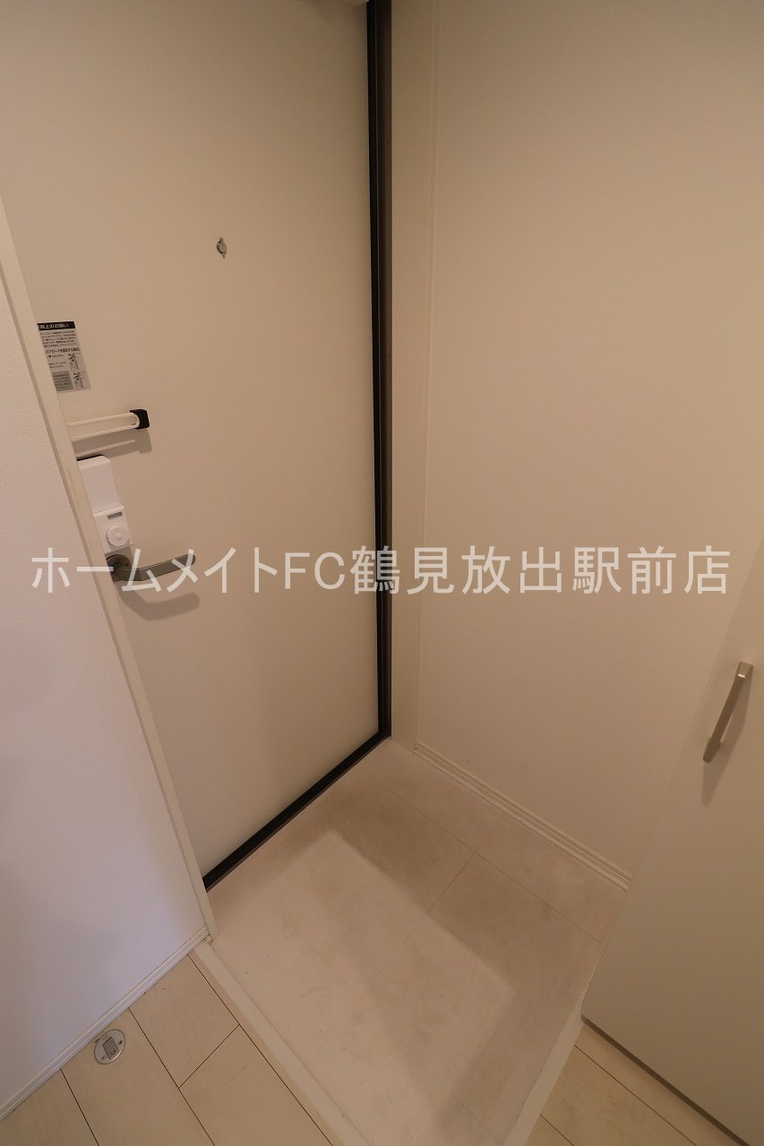 東大阪市森河内西１丁目のアパートの玄関