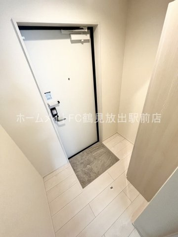 大阪市鶴見区浜３丁目のアパートの玄関