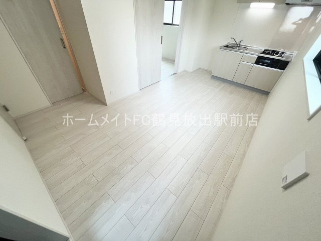 大阪市鶴見区浜３丁目のアパートの居間・リビング