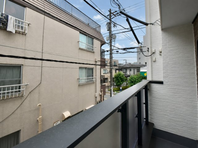 北区田端6丁目　新築戸建のバルコニー|朝の澄んだ空気や、夕方の清々しい風を五感で感じられるバルコニー！

現地ご見学希望・資料請求などお気軽にお問い合わせ下さい！
03-5990-5201