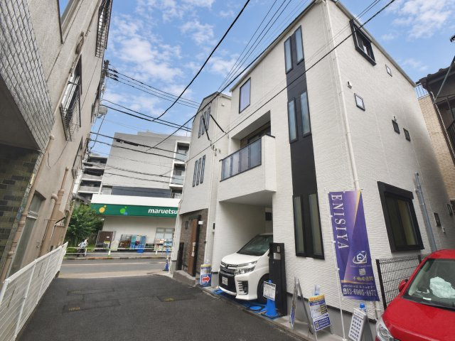 北区田端6丁目　新築戸建の前面道路含む現地写真|2026.07.26撮影

現地ご見学希望・資料請求などお気軽にお問い合わせ下さい！
03-5990-5201