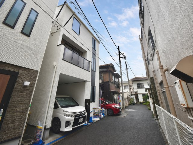 北区田端6丁目　新築戸建の前面道路含む現地写真|2026.07.26撮影

現地ご見学希望・資料請求などお気軽にお問い合わせ下さい！
03-5990-5201