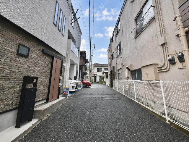 北区田端6丁目　新築戸建の前面道路含む現地写真|2026.07.26撮影

現地ご見学希望・資料請求などお気軽にお問い合わせ下さい！
03-5990-5201
