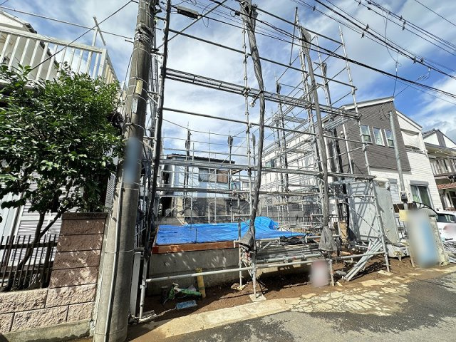【外観】 | 朝霞市三原2丁目　新築一戸建住宅　全1棟　(丸井志木店) | 現地（2026年6月）撮影／朝霞台駅徒歩11分、建築中の新築戸建です。