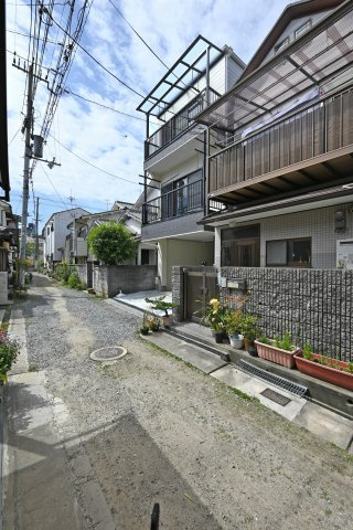 尼崎市東難波町4丁目中古戸建│4LDK+駐車2台可(制限有)の外観|リフォーム完了済の為即日ご内覧可能です。
お気軽にお問い合わせください。