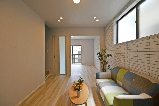 尼崎市東難波町4丁目中古戸建│4LDK+駐車2台可(制限有)の居間・リビング|２階リビングには窓を設けています。
