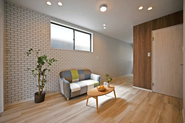 尼崎市東難波町4丁目中古戸建│4LDK+駐車2台可(制限有)の居間・リビング|リフォーム済の為、清潔感のある明るい綺麗なLDKです。