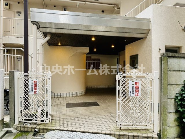 ダイアパレス三河島のエントランス|【エントランス】マンションのエントランスは、その物件の印象を決める、顔とも言える場所です。毎日通る場所ですからきれいなのが一番です。