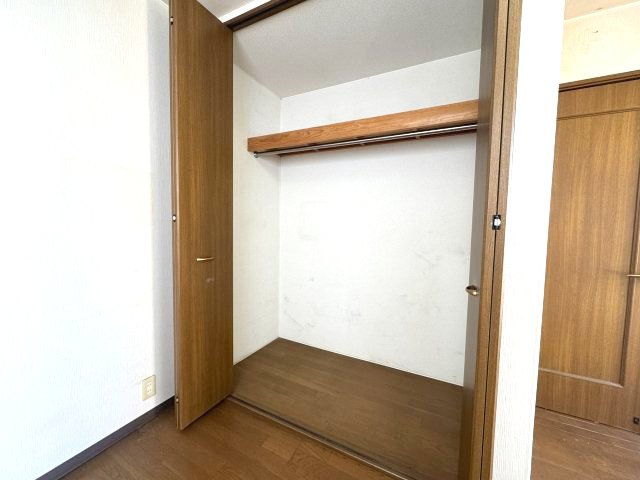 江戸川区興宮町売戸建の収納|【クローゼット】