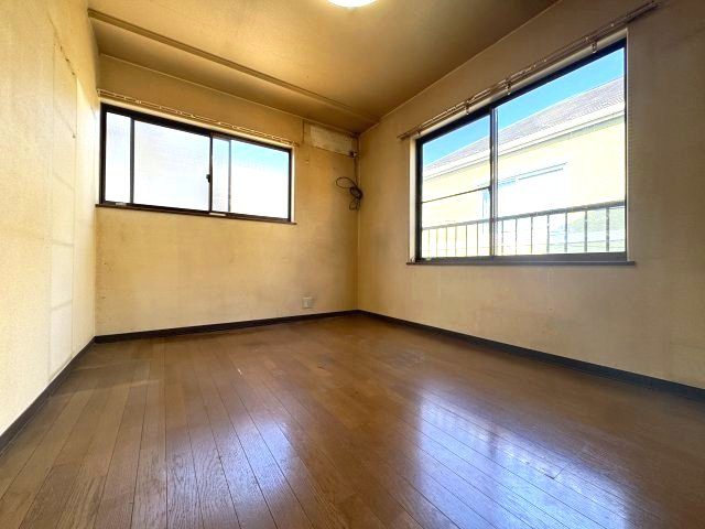 江戸川区興宮町売戸建の洋室|使い勝手のいい洋室です。