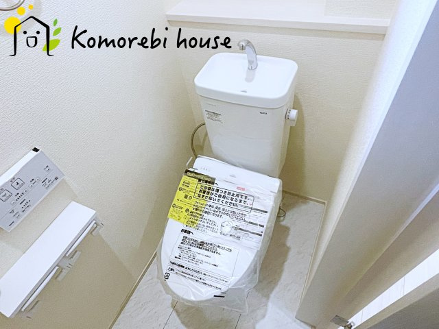 鴻巣市人形1丁目　新築一戸建て　ブルーミングガーデン　01のトイレ