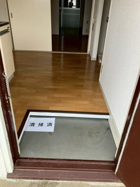 相模原市中央区陽光台６丁目のアパートの玄関