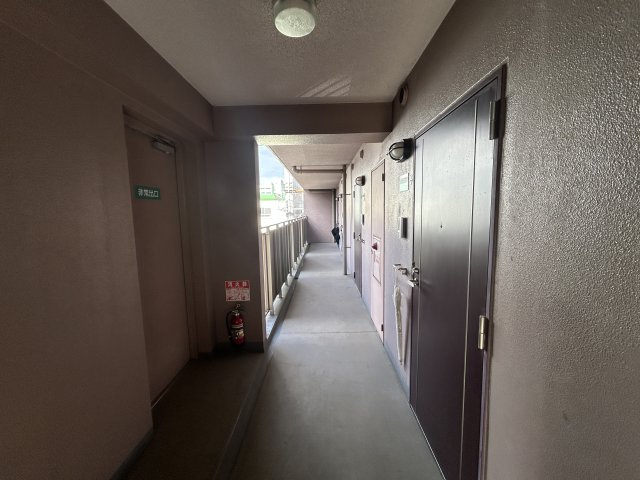 インプルーブ三宮イーストのロビー