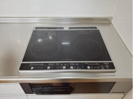 【LDK25帖の開放感】高知市朝倉西町2丁目アーネスト針木　中古マンションのその他|サッとひと拭き！お手入れが簡単なIHクッキングヒーター完備！