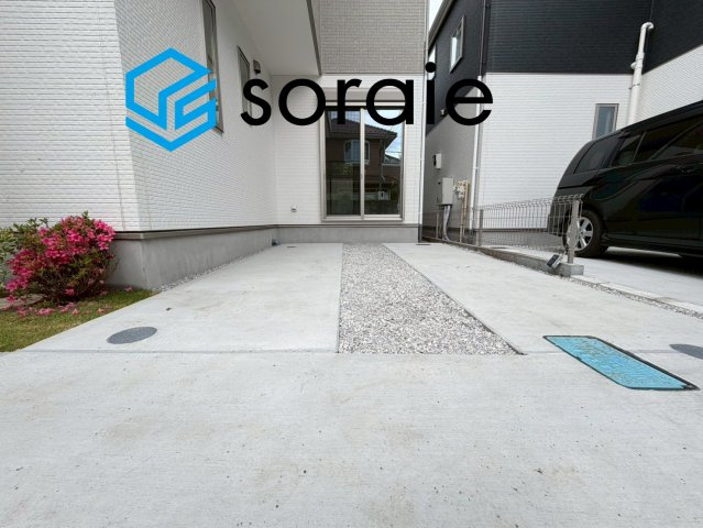 所沢市久米3期 全２棟 新築戸建　2号棟　Fitの駐車場|令和8年6月5日撮影。