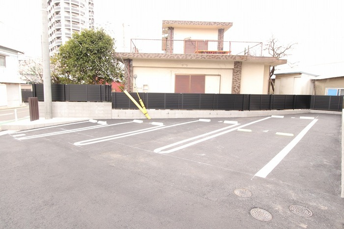 トレス城野貮番館の駐車場