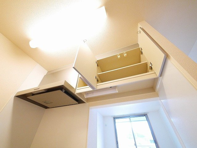 ｃｒｏｓｓｒｏａｄｓのキッチン|大きな吊戸棚が便利です