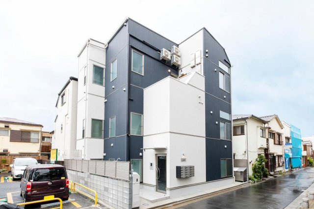 足立区柳原２丁目のアパート
