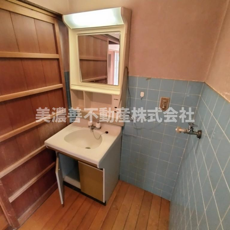 ６００１７　岐阜市大洞桐が丘中古戸建の脱衣所
