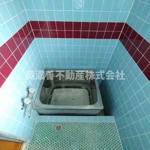 ６００１７　岐阜市大洞桐が丘中古戸建の浴室